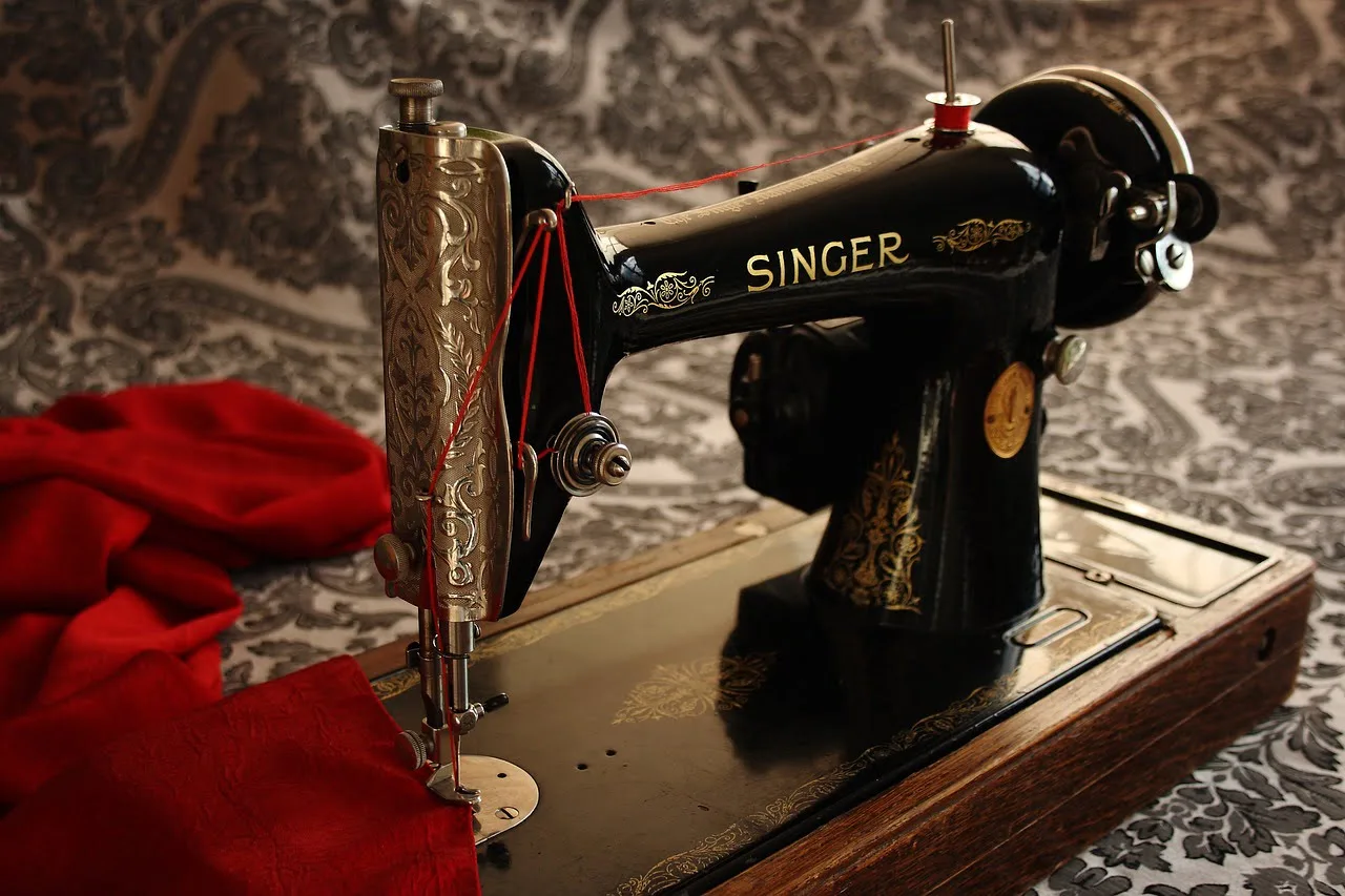 Início 74 sewing machine, antique, vintage-1806096.jpg