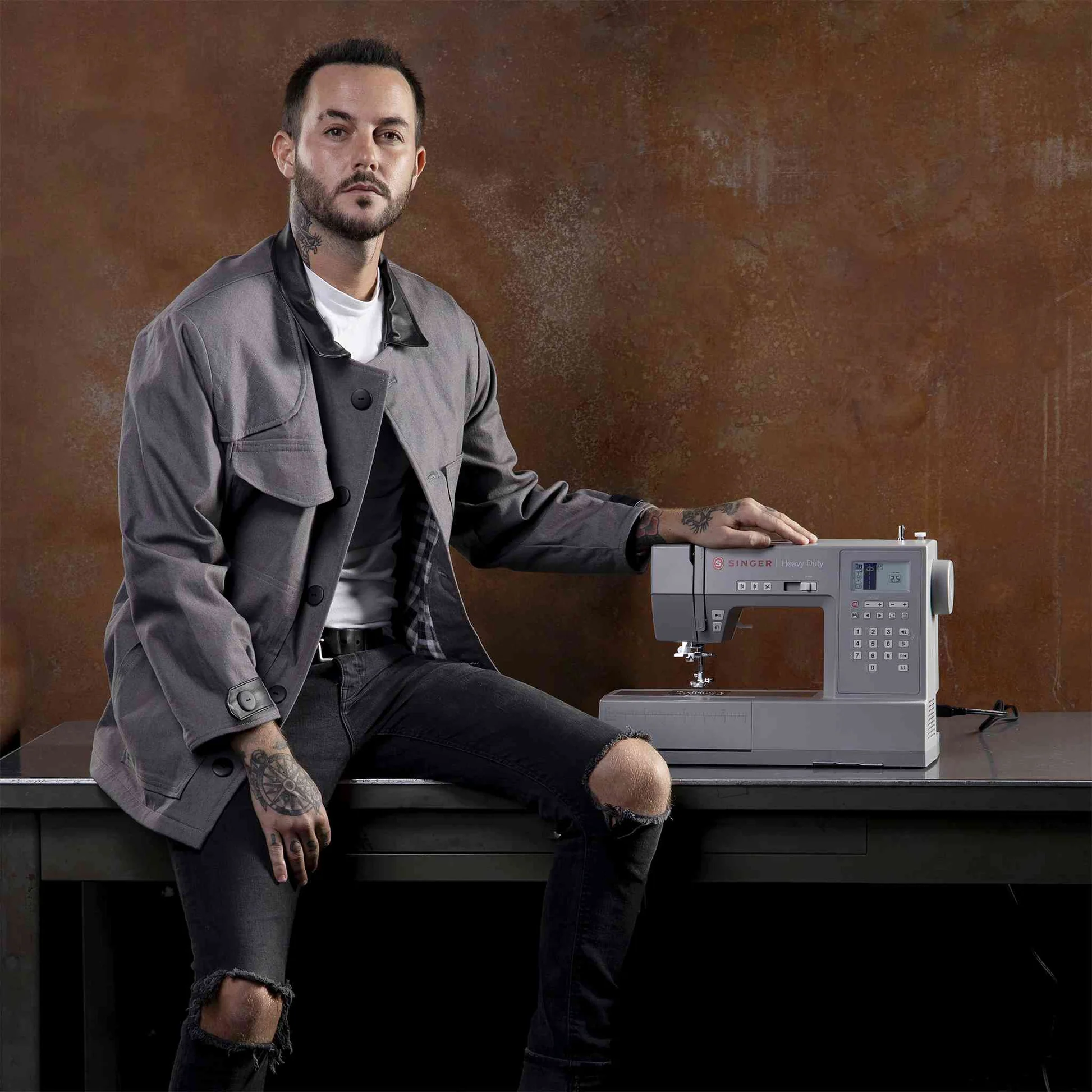 Início 62 singer-heavy-duty-hd6805c-digital-sewing-machine-coat-project_1946x