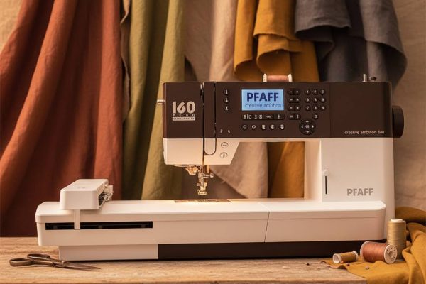 PFAFF&reg; Creative&trade; Ambition&trade; 640