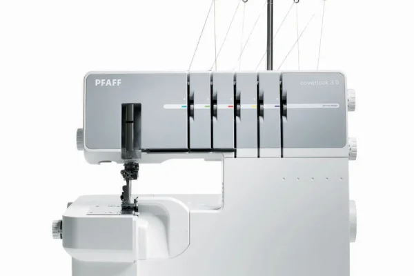 Loja online 336 PFAFF® Coverlock™ 3.0